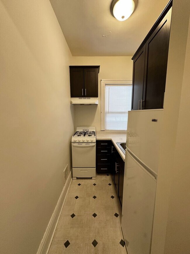 Interior Photo - 1435 West 31st St