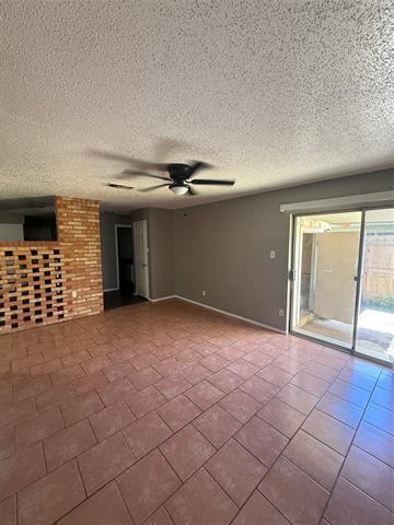 Building Photo - 708 E Pecan St