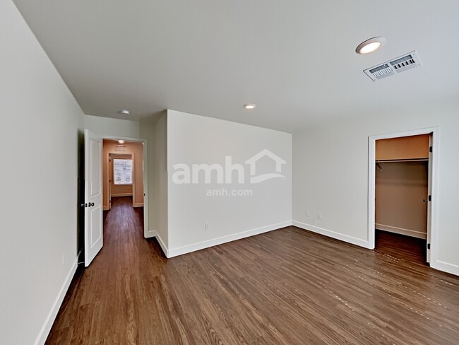 Building Photo - 1518 Golden Hour Ave