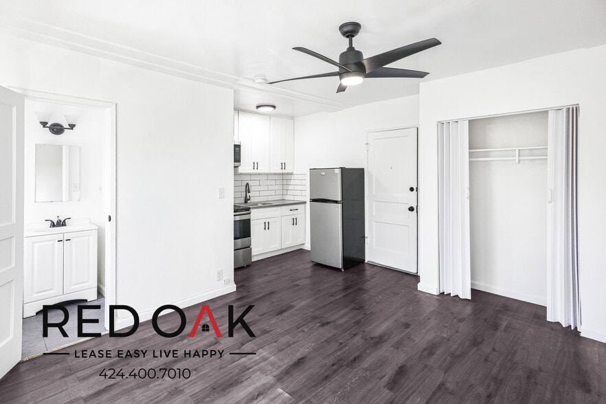 Building Photo - 851 S Kenmore Ave