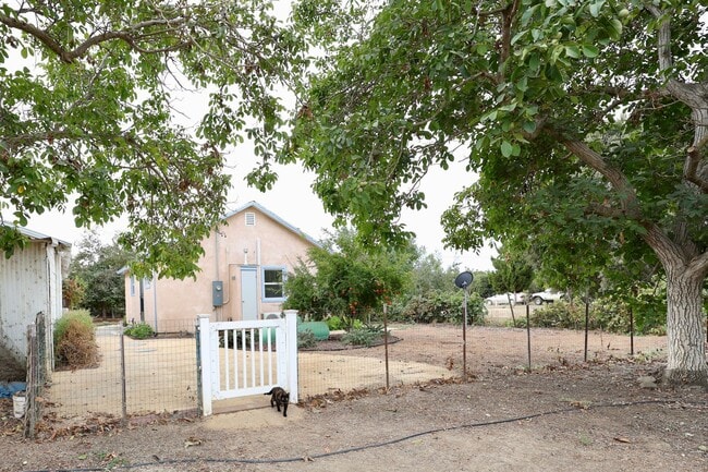 Building Photo - Newly Remodeled 1 Bedroom Country Home