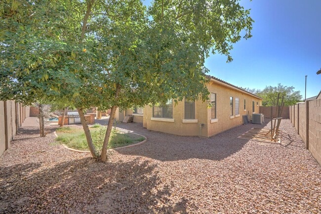 Building Photo - AVAILABLE NOW IN SHAMROCK ESTATES GILBERT!!!