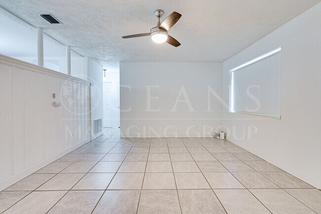 Building Photo - Charming 3 Bedroom Corner Lot Ormond Beach...