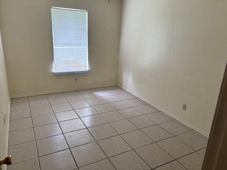 Building Photo - 310 Regency Ln