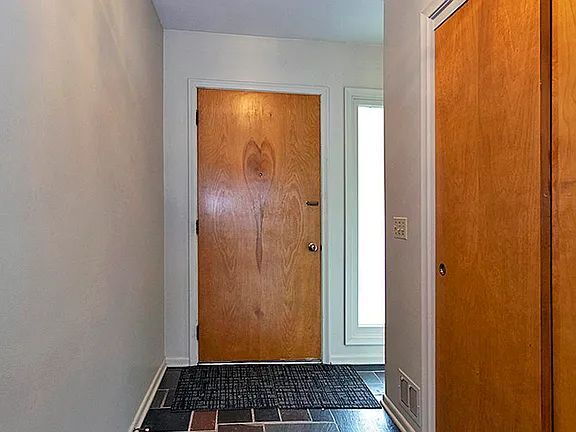 Building Photo - "Charming 3-Bed, 3-Bath Gem with Spacious 1774 Sq. Ft. in East Lansing"