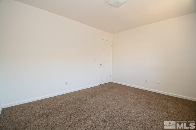 Building Photo - 670 Starlite Dr