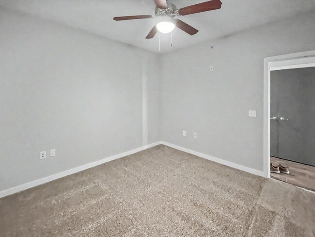 Building Photo - Sun Soaked Penthouse in Dallas