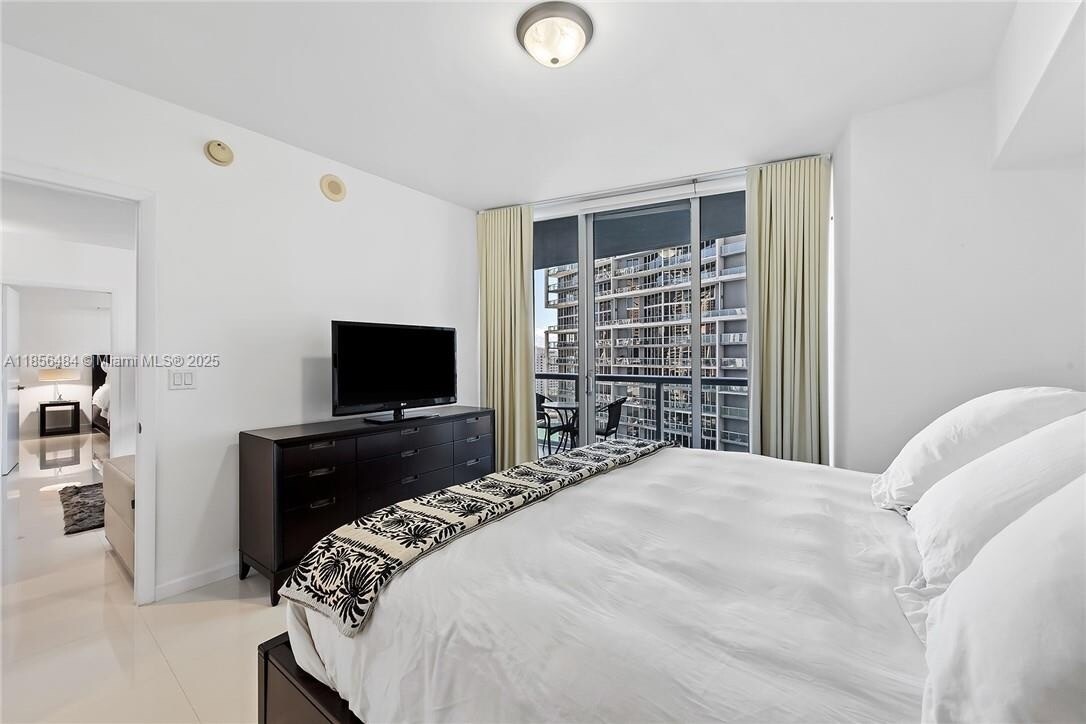 Building Photo - 475 Brickell Ave