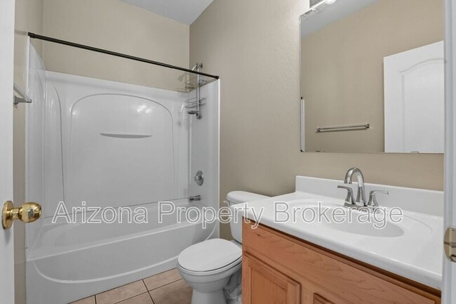 Building Photo - 2219 N 92nd Dl