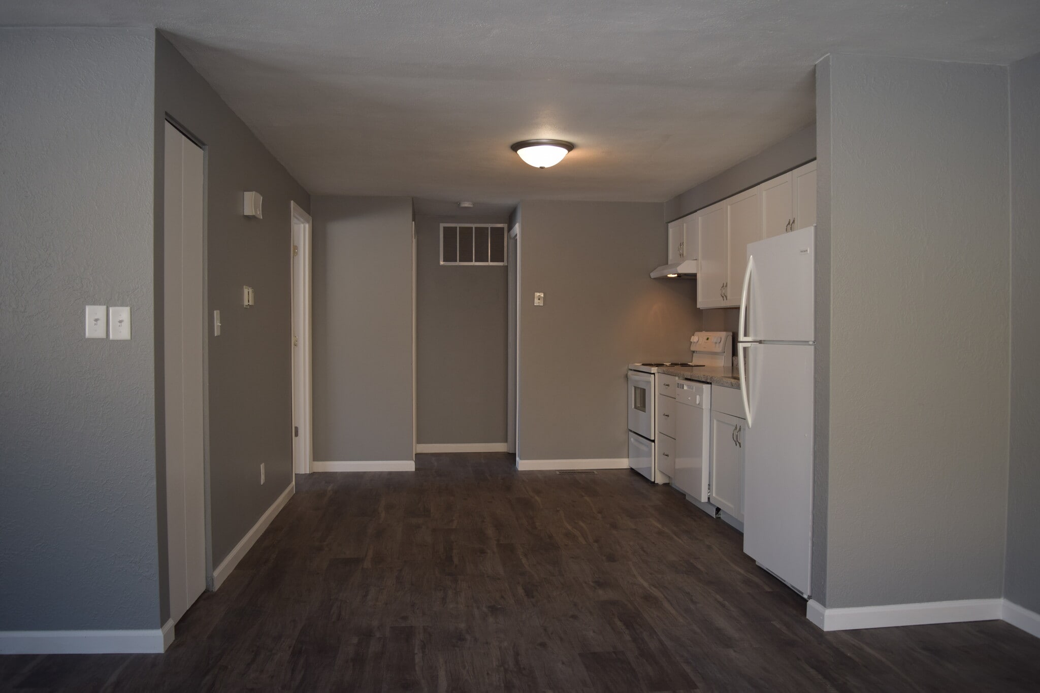 Eat in kitchen with pantry - 108 Wood Ct