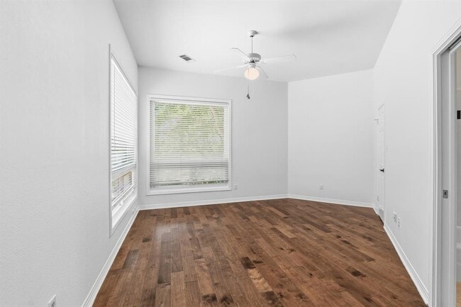 Building Photo - 409 Beardsley Ln