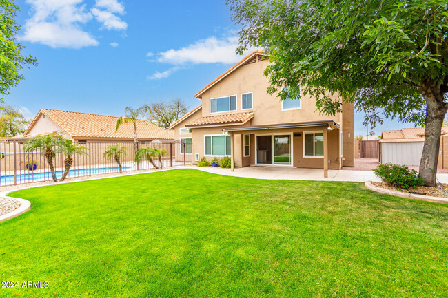 Building Photo - 7217 W Crest Ln