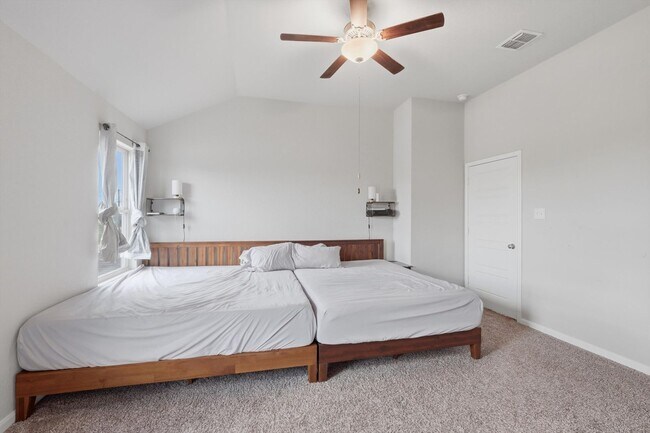 Building Photo - Bright & Airy Living Near Lackland AFB