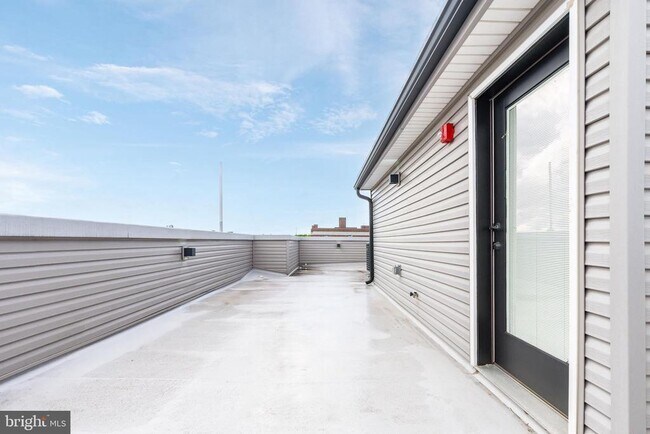 Building Photo - 2252 N Front St