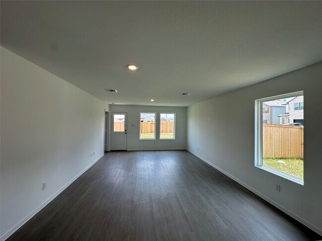 Building Photo - 15131 Willowater Dr