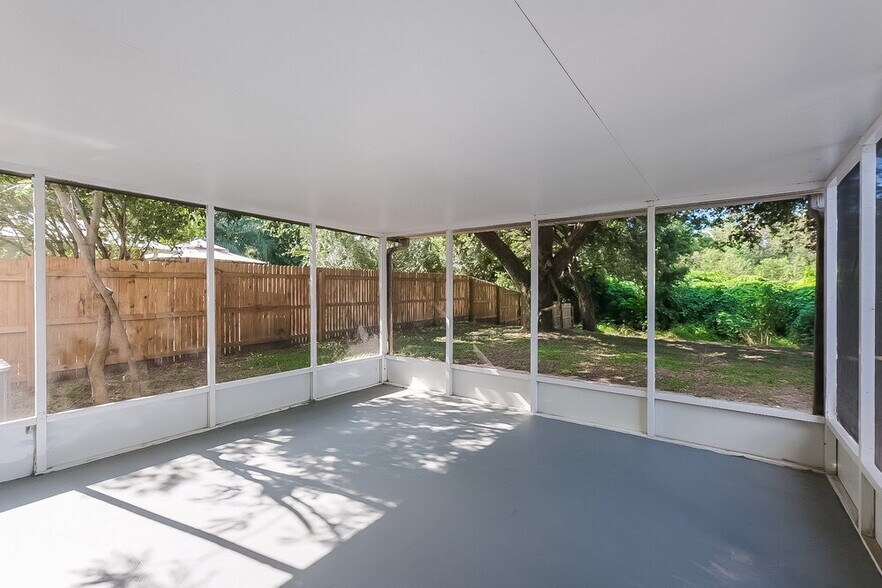 Building Photo - 914 Lake Shore Ranch Dr