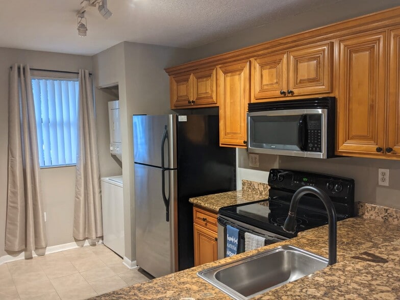Kitchen - 9959 Nob Hill Ct