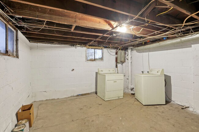 Building Photo - 1161-1163-1163 Linwood Ave