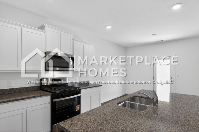 Building Photo - 3220 Highline Dr