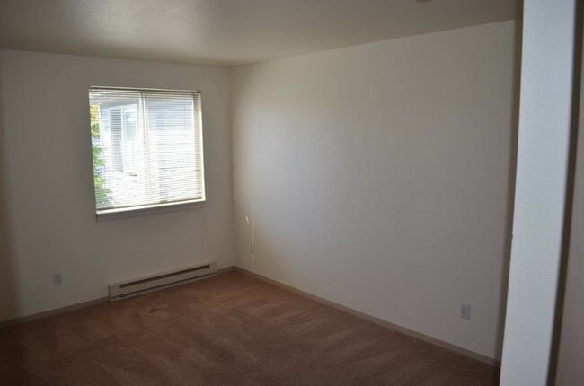 Building Photo - 7292 SE Thiessen Rd