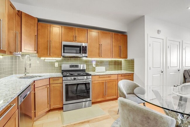 Building Photo - 816 Kennedy St NW