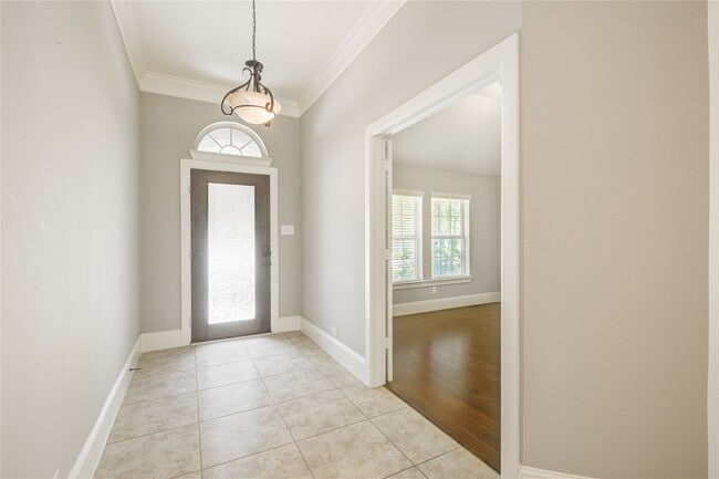 Building Photo - 2422 Monarch Terrace Dr