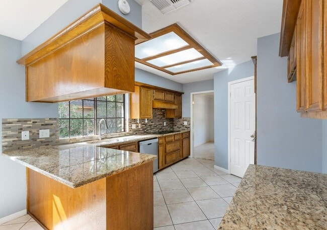 Building Photo - 3926 Oak Gardens Dr