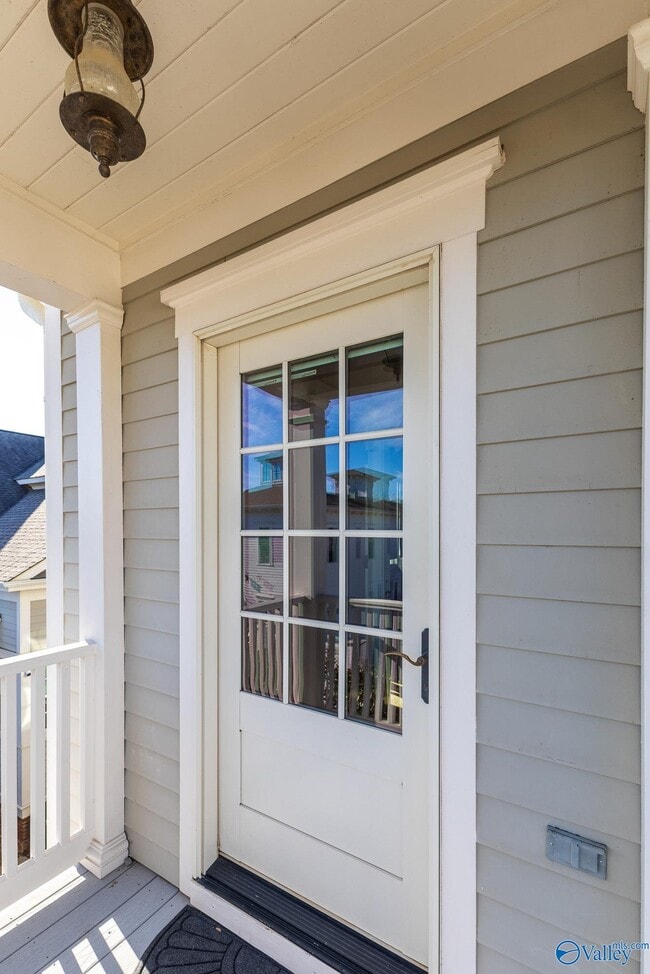 Building Photo - 32 Hillcrest Ave NW