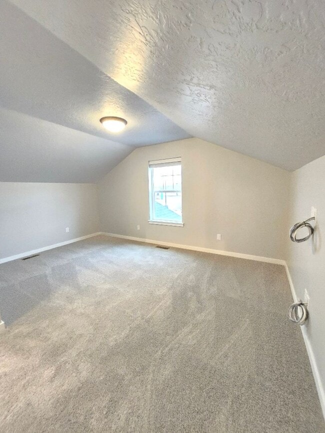 Building Photo - Elegant Nampa Home