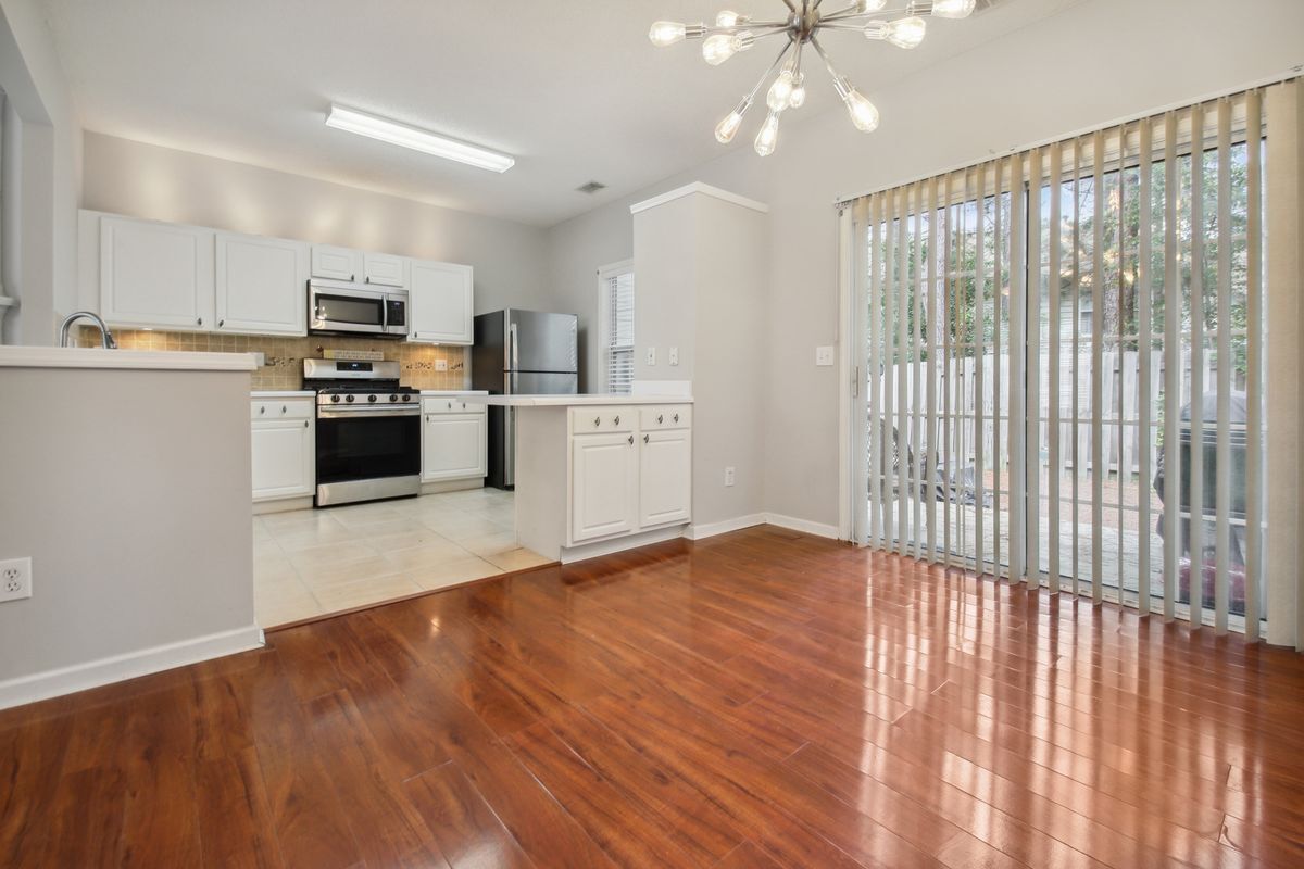 Building Photo - 4084 Howell Park Rd