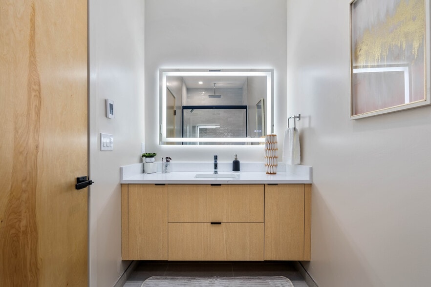Second floor bathroom - 10120 NE 185th St