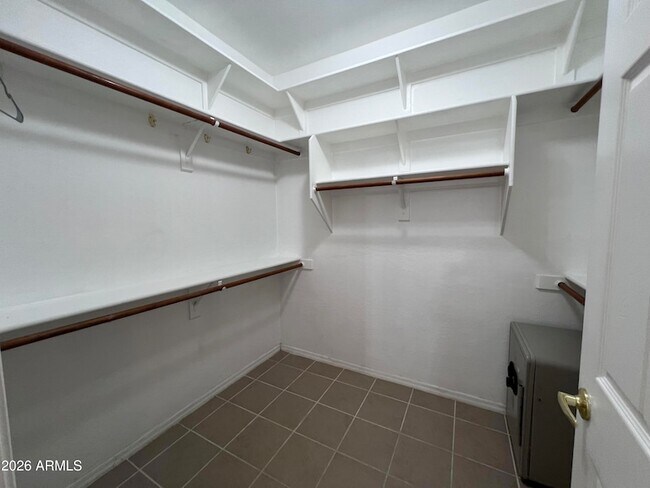 Building Photo - 218 E Sunburst Ln