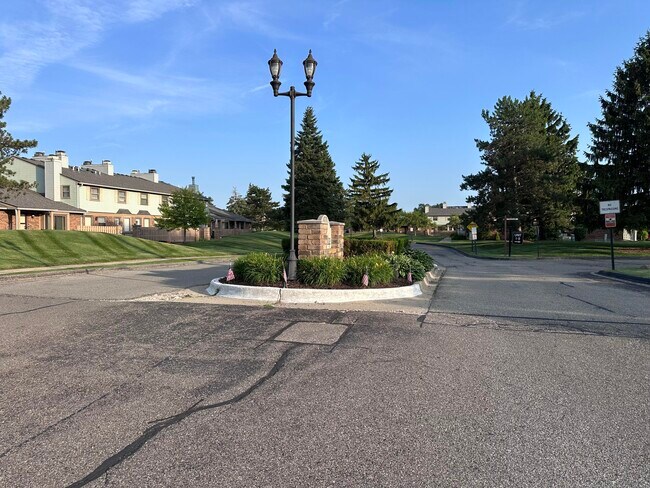 Building Photo - 1891 Vine Way Dr