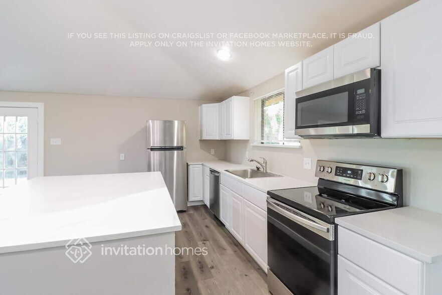 Building Photo - 380 Alpine Dr