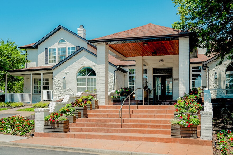 Building Photo - The Louis Townhomes