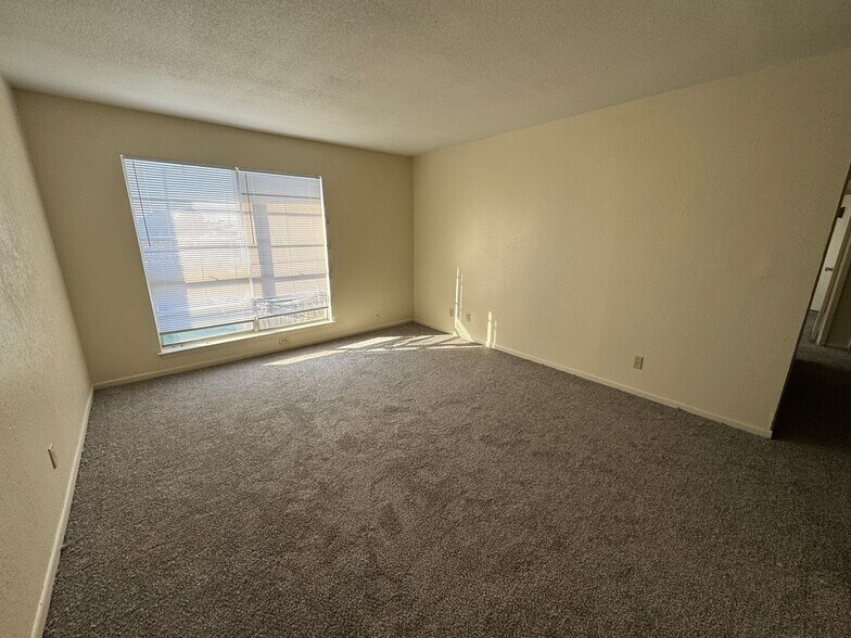 Building Photo - 4306 Lake Rd