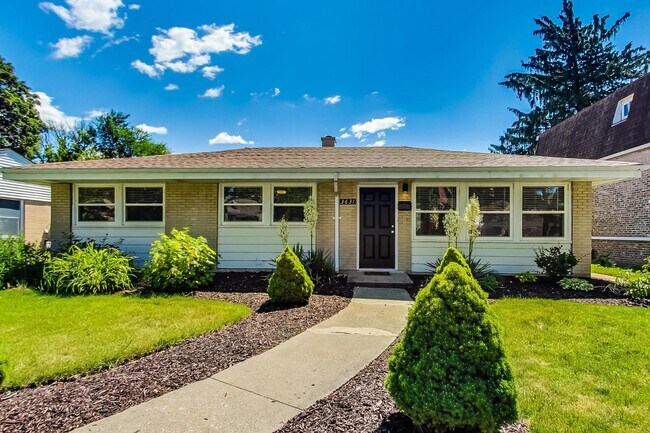 Building Photo - 3631 Kemman Ave