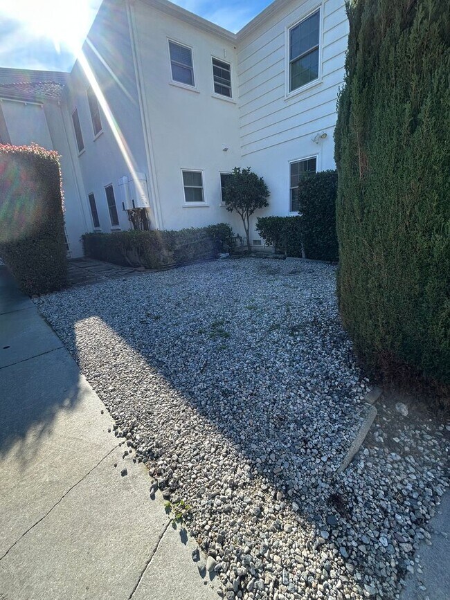 Building Photo - 9750 Newman St