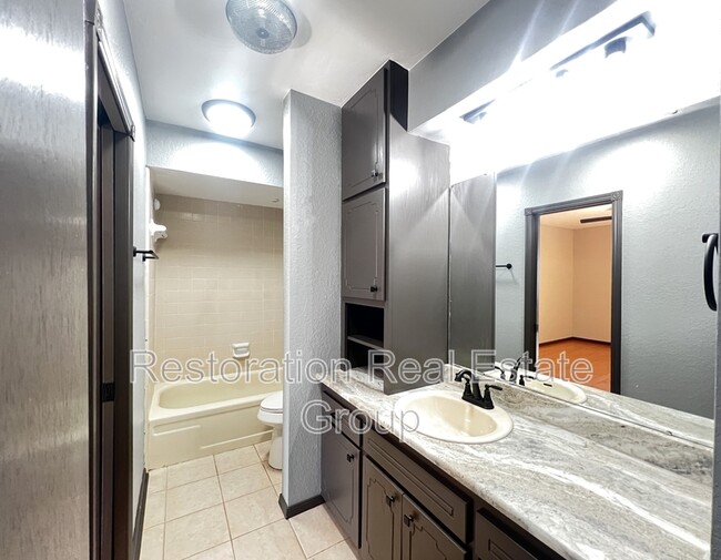 Building Photo - 819 N2964 Rd