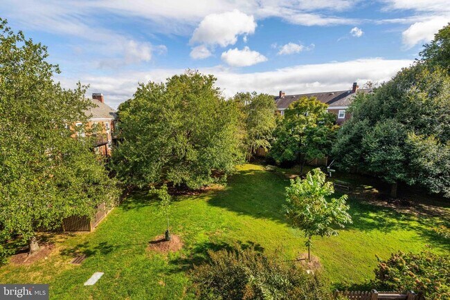 Building Photo - 3050 S Buchanan St