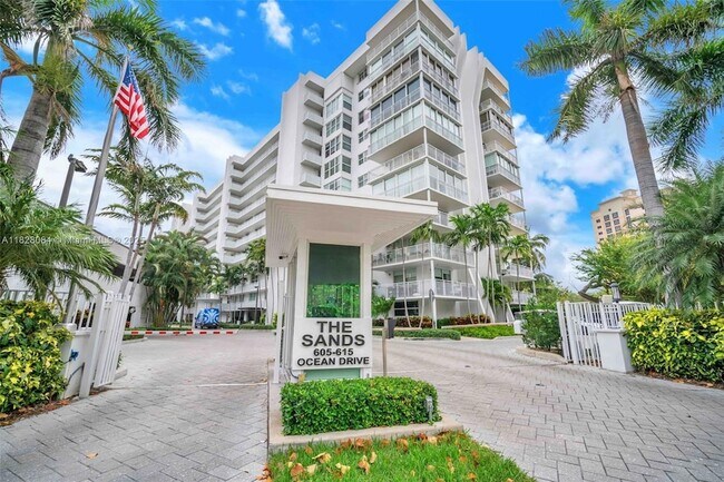Building Photo - 611 Ocean Dr
