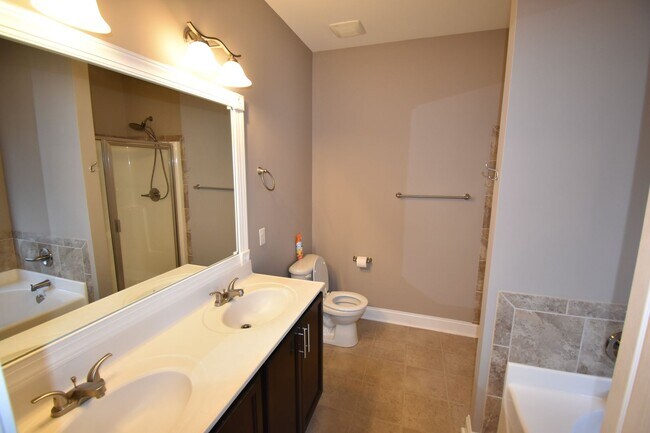 Building Photo - 4 Bedrooms and 2.5 Bath in Patriot Park Vi...