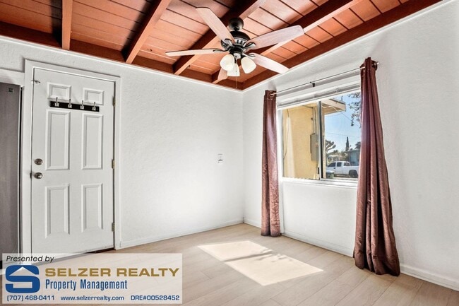 Building Photo - Nicely updated 3 bd. home within walking d...