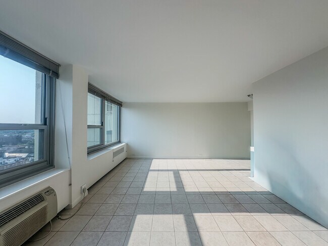 Building Photo - 1255 N Sandburg Terrace