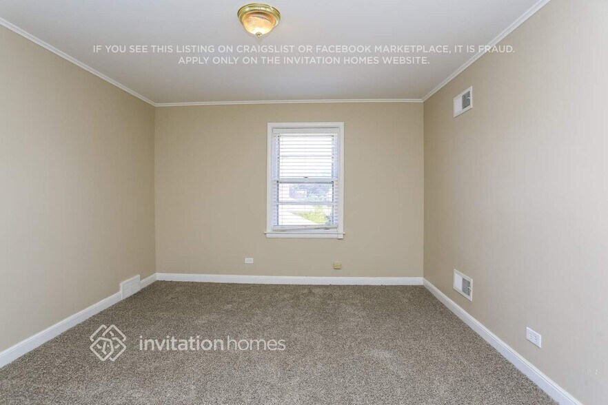 Building Photo - 9147 S Richmond Ave