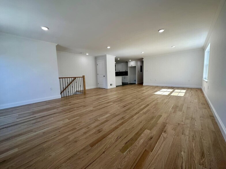 Building Photo - 135 Court St