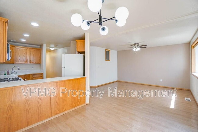 Building Photo - 5502 NE 89th Ave