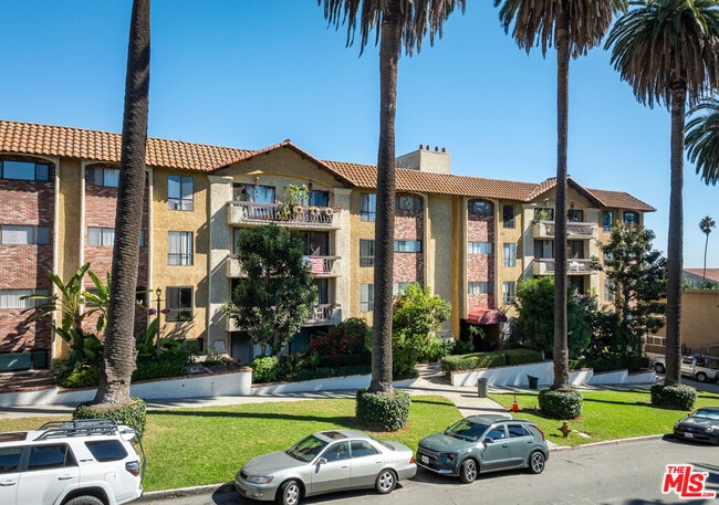 Building Photo - 1730 Camino Palmero St