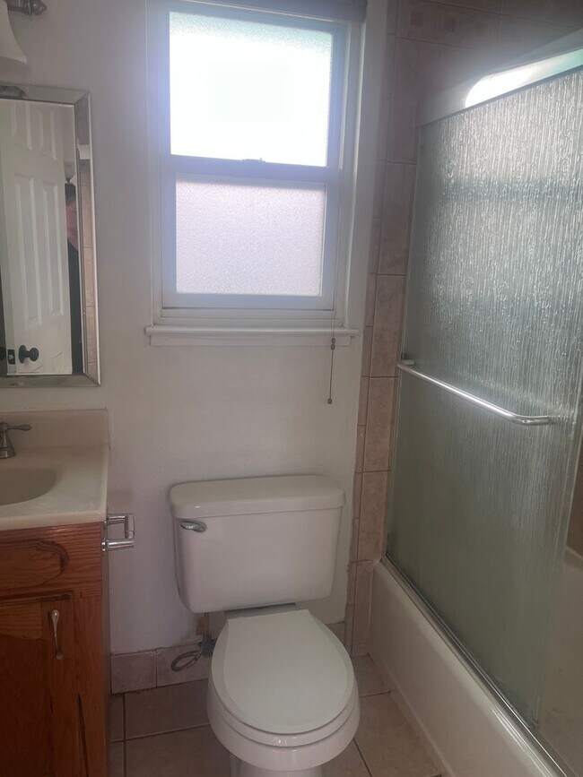 Building Photo - Spacious 2 bed 1 bath condo in Tracy