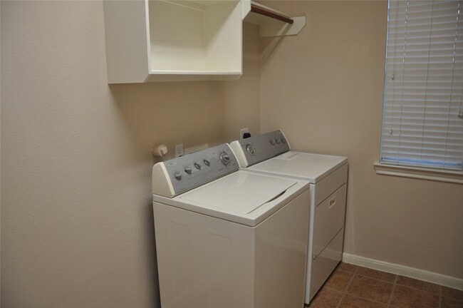 Building Photo - 2170 Brittany Colony Dr